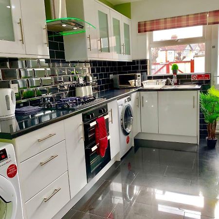 London 2 Bedroom Apartment, Kitchen, Reception And Private Garden Ngoại thất bức ảnh